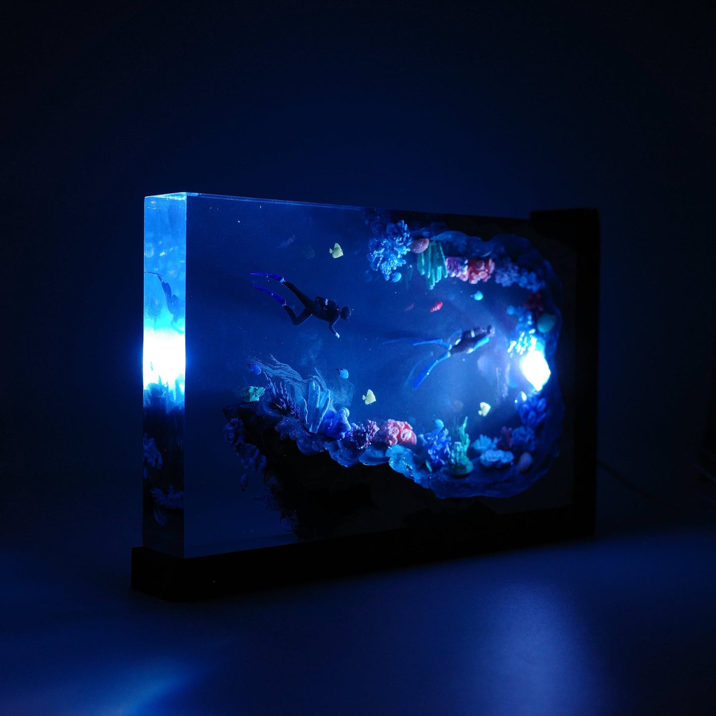 Divers Explore Coral Cave Undersea - High Quality Epoxy Resin Lamp - ArtFIGU