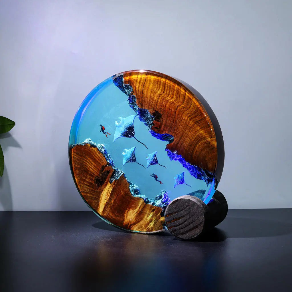 Divers Manta Rays Undersea Ocean Diorama Epoxy Resin Lamp, Night Light - ArtFIGU