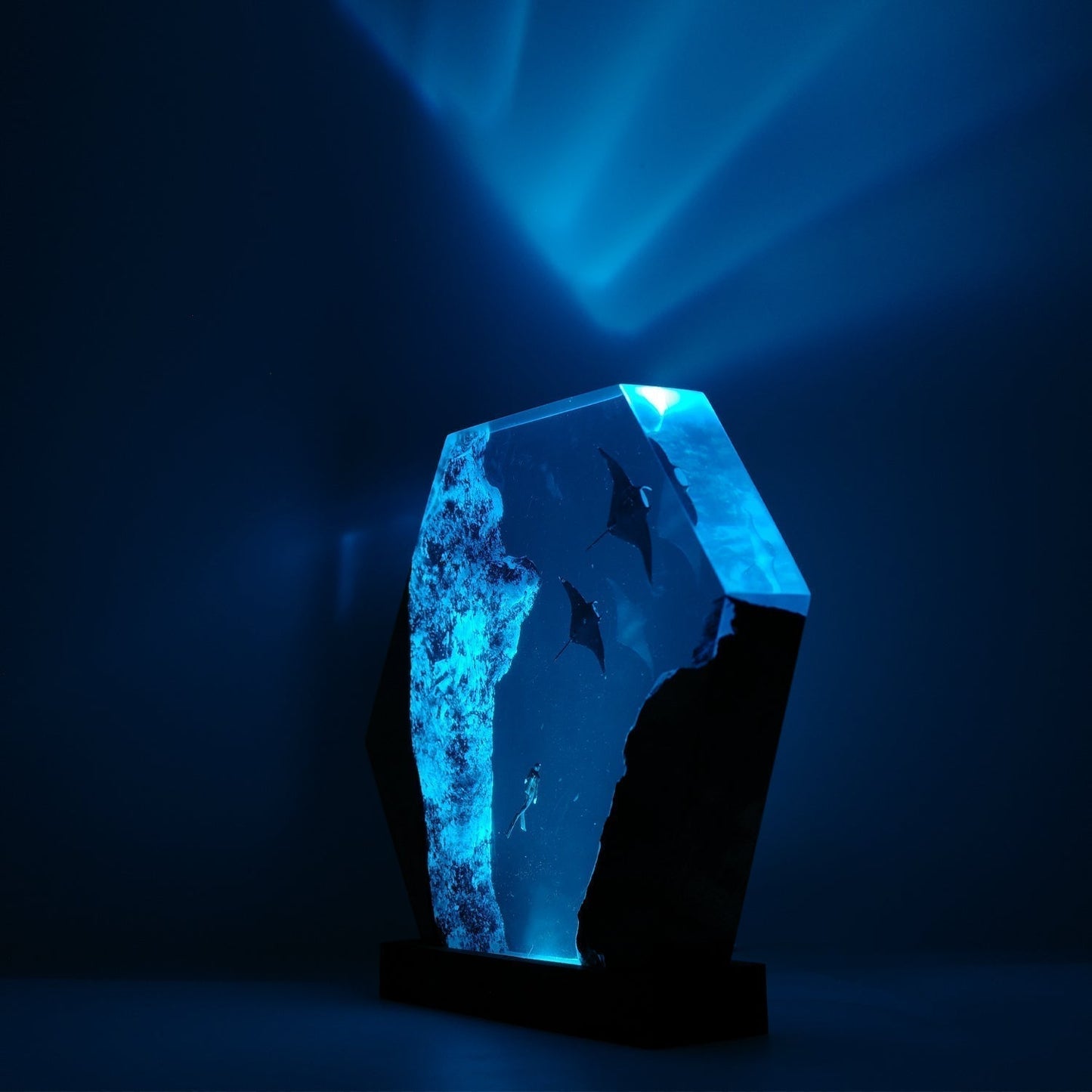 Manta Rays & Diver - High Quality Epoxy Resin Lamp - ArtFIGU