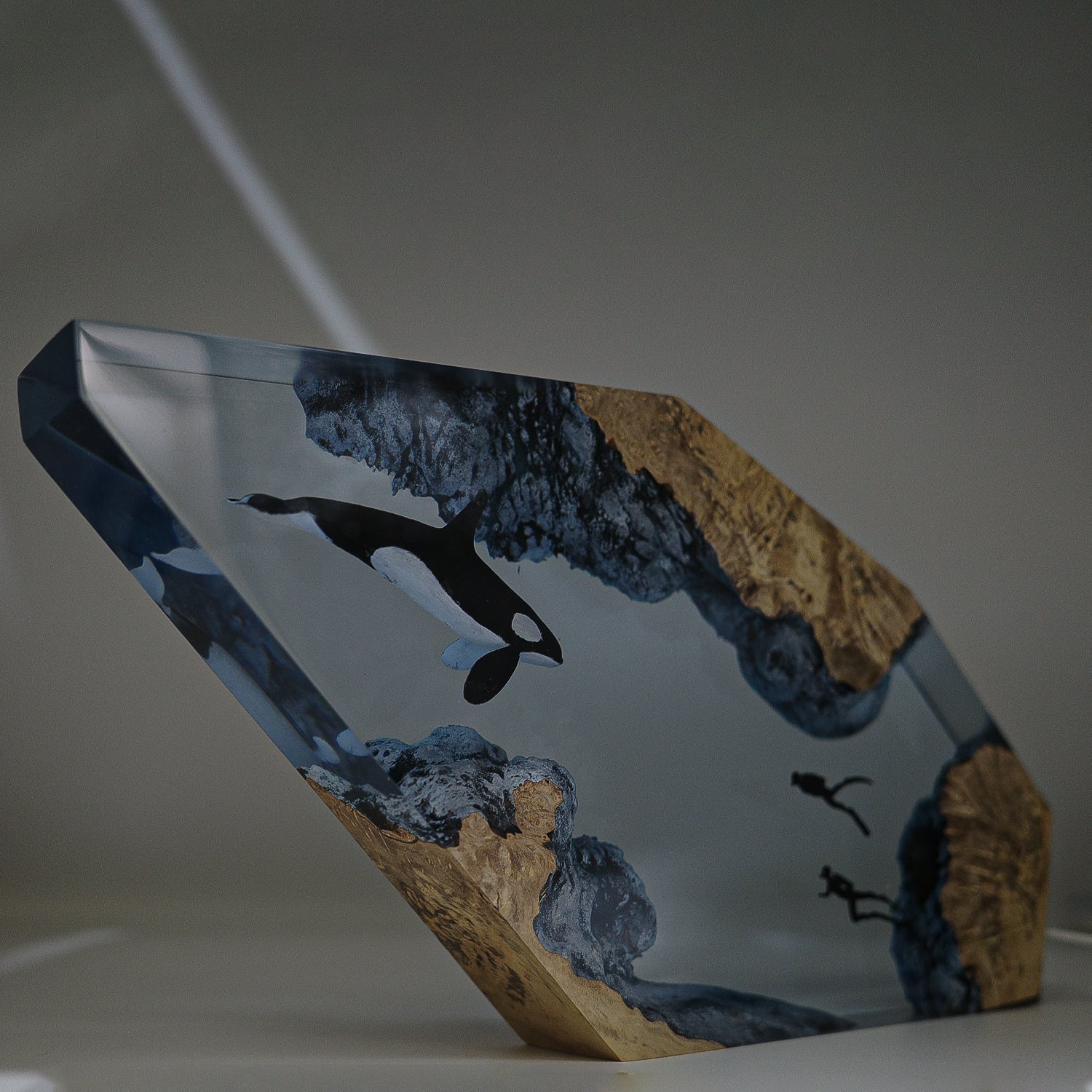 Orca & Divers - High Quality Epoxy Resin Lamp - ArtFIGU