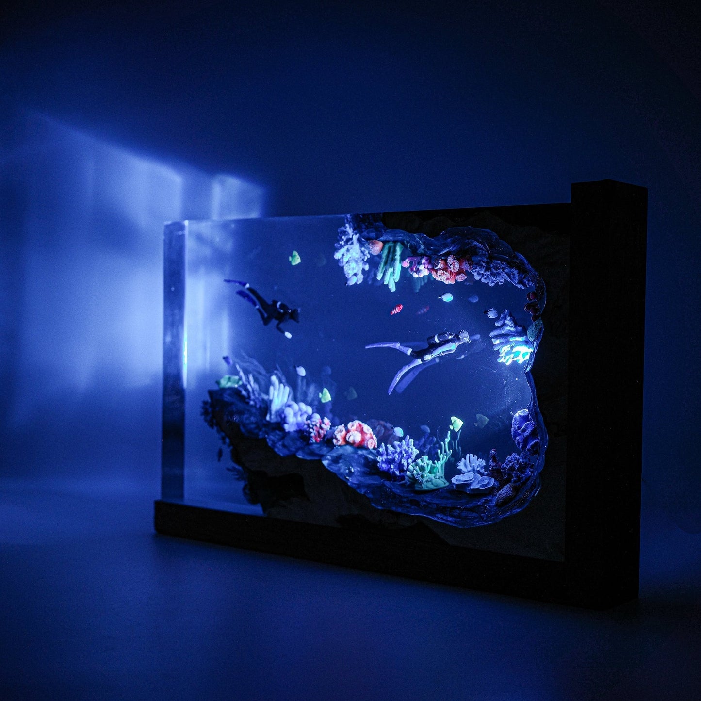Divers Explore Coral Cave Undersea - High Quality Epoxy Resin Lamp - ArtFIGU