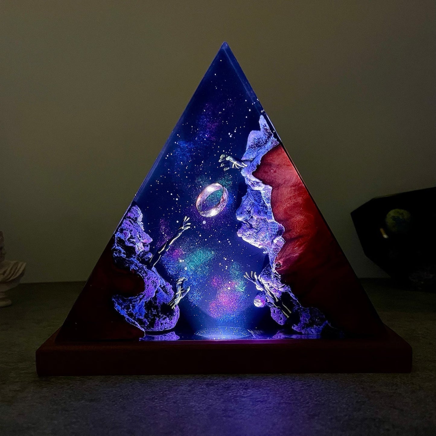 LOTR Lord Of Rings The One Ring Longing Hands Epoxy Resin Lamp - ArtFIGU