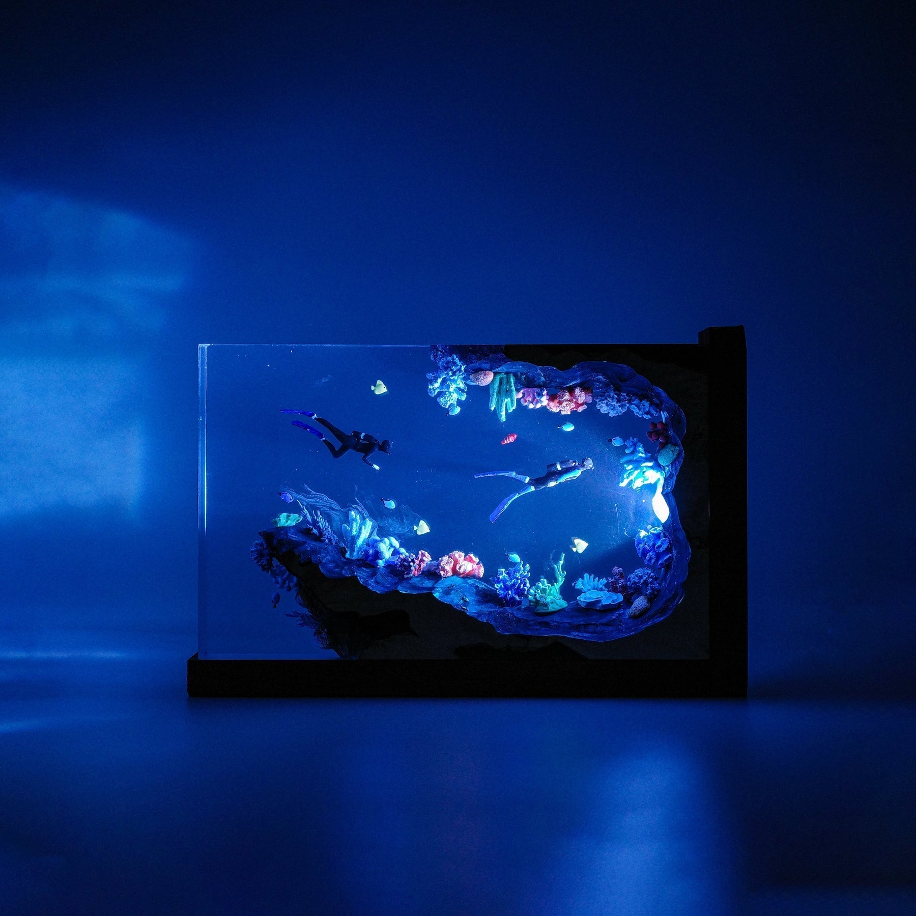 Divers Explore Coral Cave Undersea - High Quality Epoxy Resin Lamp - ArtFIGU