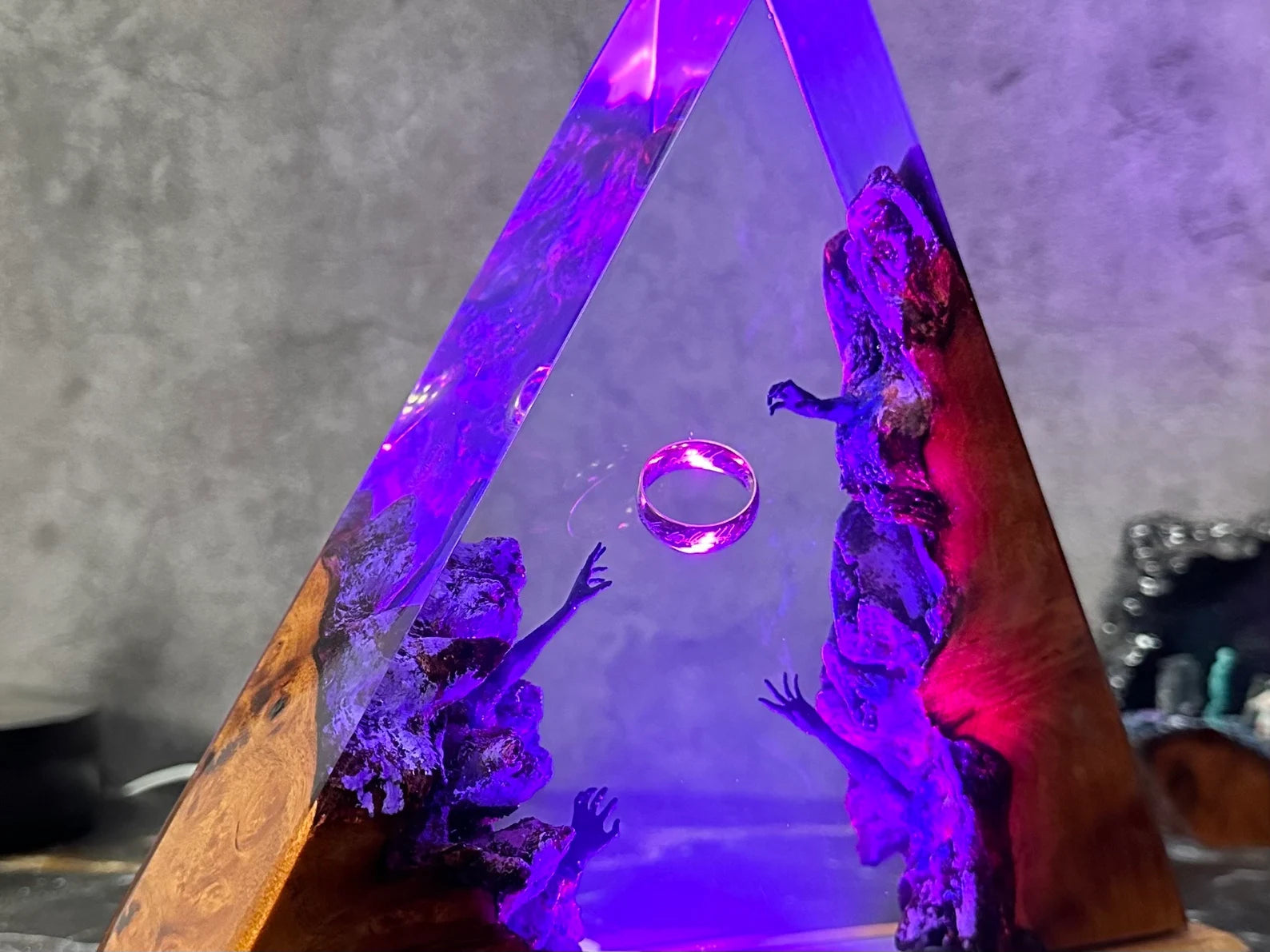 LOTR Lord Of Rings The One Ring Longing Hands Epoxy Resin Lamp - ArtFIGU