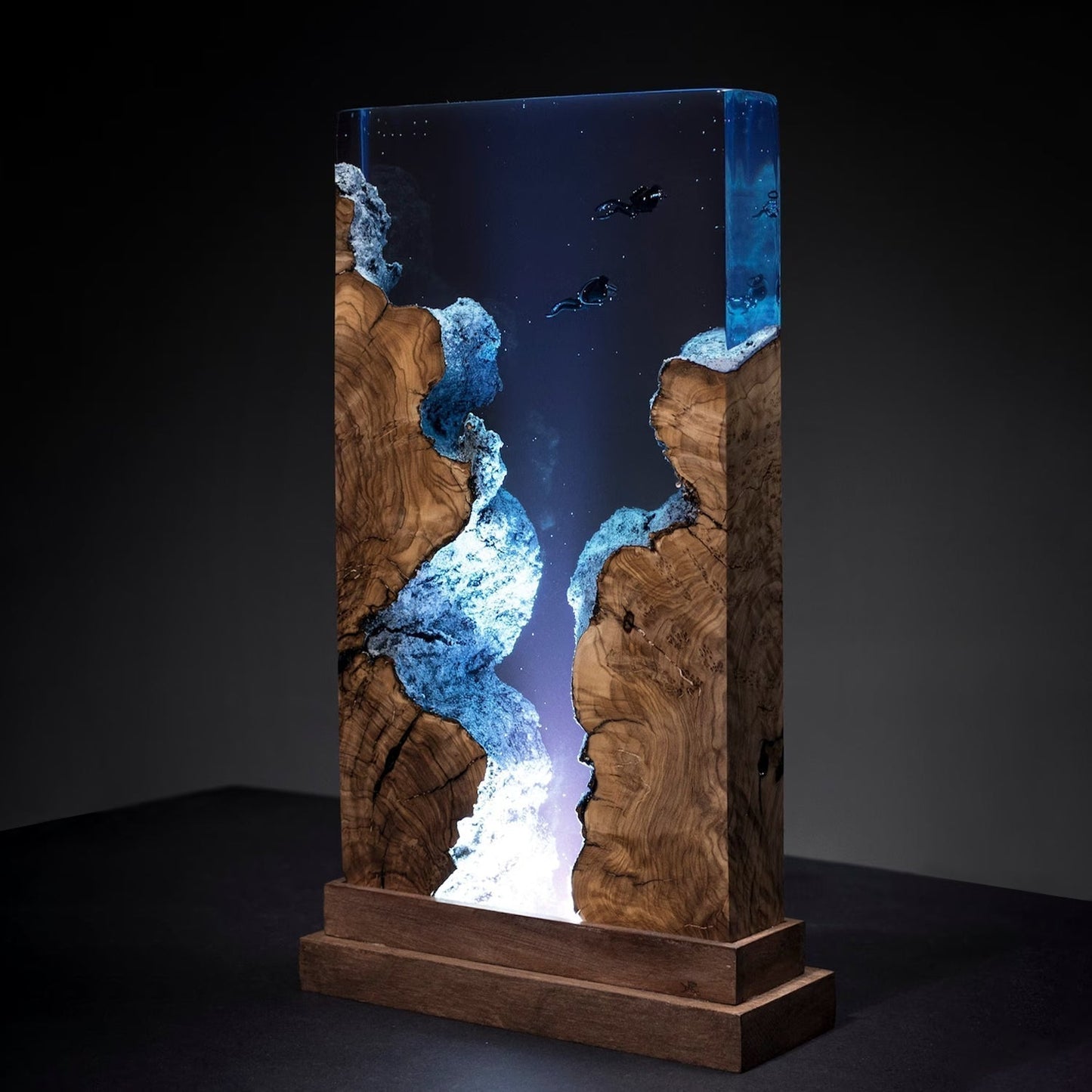 Divers Explore Ancient Ruins - High Quality Epoxy Resin Lamp - ArtFIGU