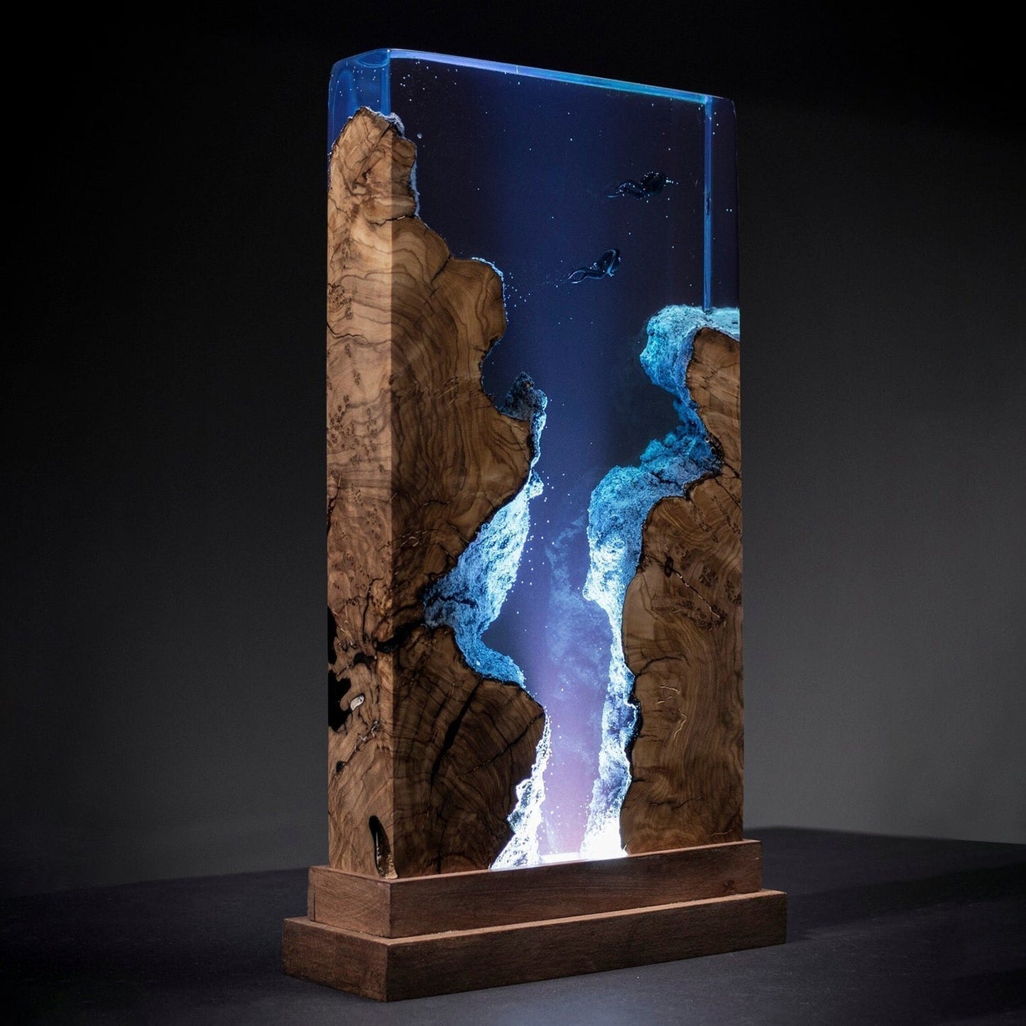 Divers Explore Ancient Ruins - High Quality Epoxy Resin Lamp - ArtFIGU