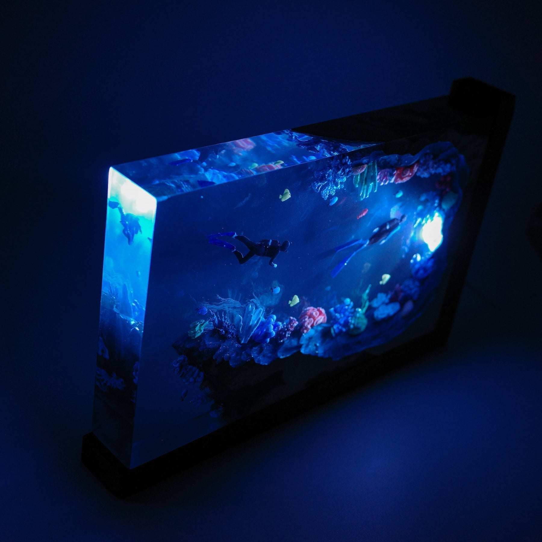 Divers Explore Coral Cave Undersea - High Quality Epoxy Resin Lamp - ArtFIGU