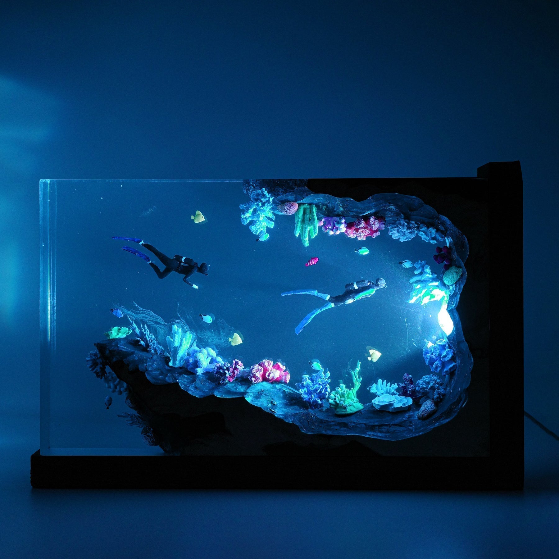 Divers Explore Coral Cave Undersea - High Quality Epoxy Resin Lamp - ArtFIGU