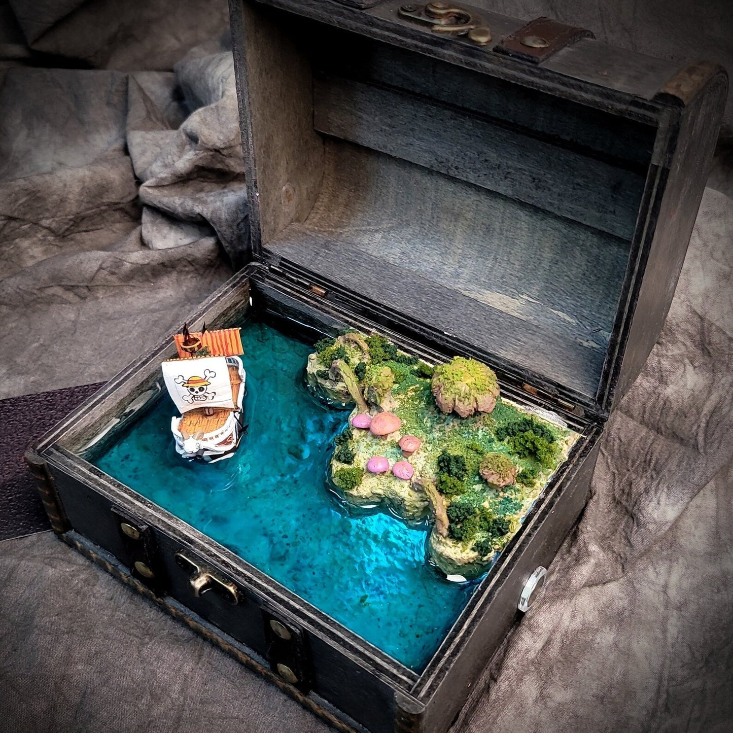 One Piece Sunny Pirates Going Merry Treasure Mistery Box Gift