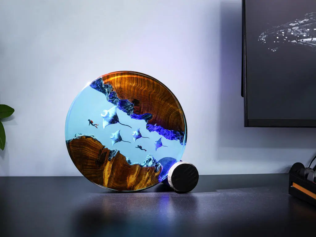 Divers Manta Rays Undersea Ocean Diorama Epoxy Resin Lamp, Night Light - ArtFIGU