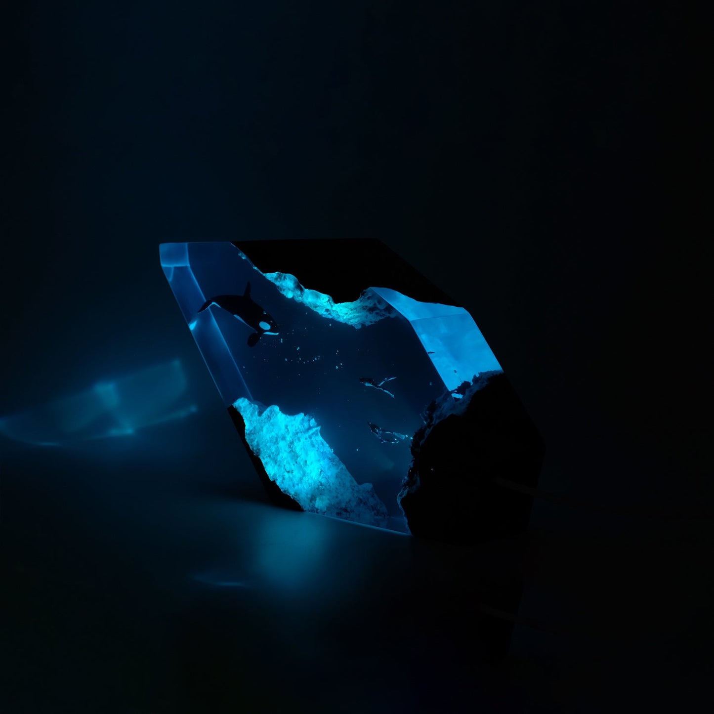 Orca & Divers - High Quality Epoxy Resin Lamp - ArtFIGU