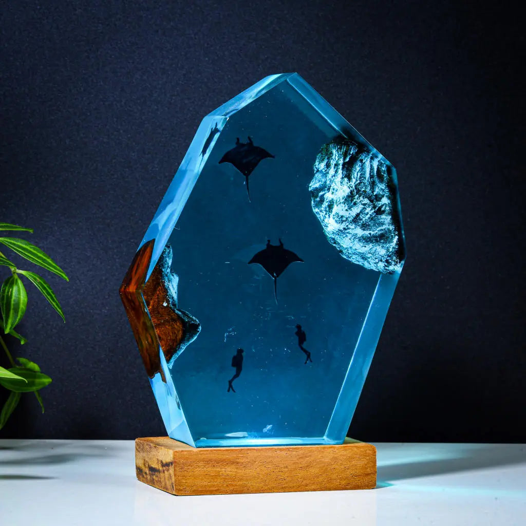 Manta Ray and Diver Undersea Ocean Diorama Epoxy Resin Lamp, Night Light - ArtFIGU