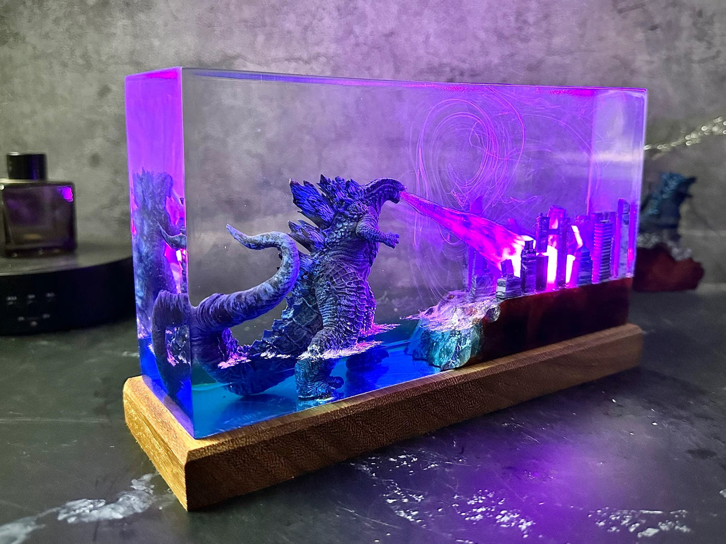Xenomorph Alien Space Monster Epoxy Resin Lamp - ArtFIGU