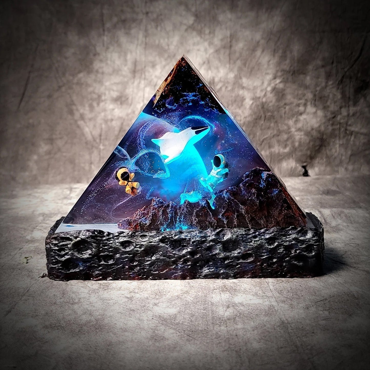 Astronauts Spaceship Kid Galaxy Epoxy Resin Lamp - ArtFIGU