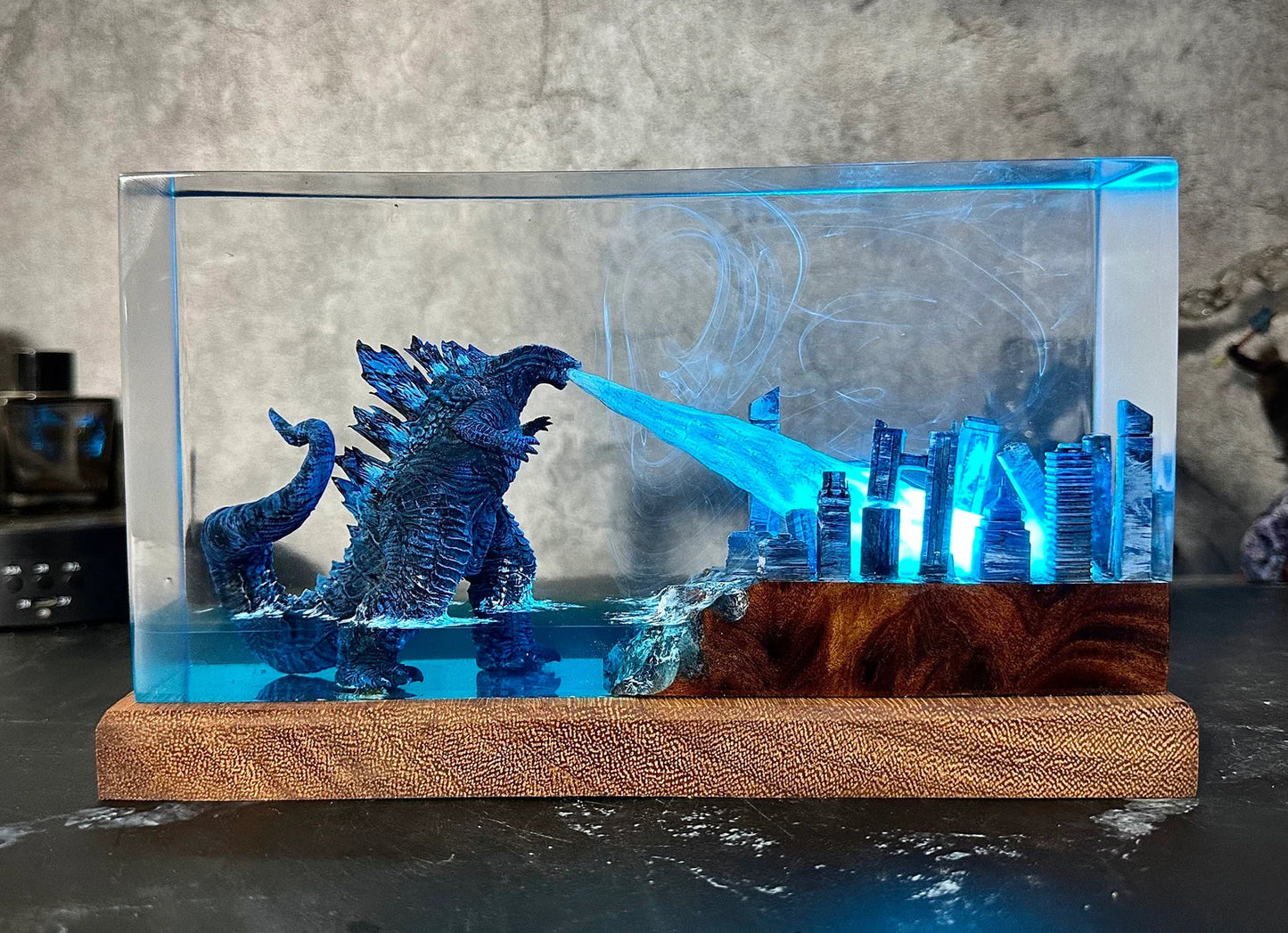 Xenomorph Alien Space Monster Epoxy Resin Lamp - ArtFIGU