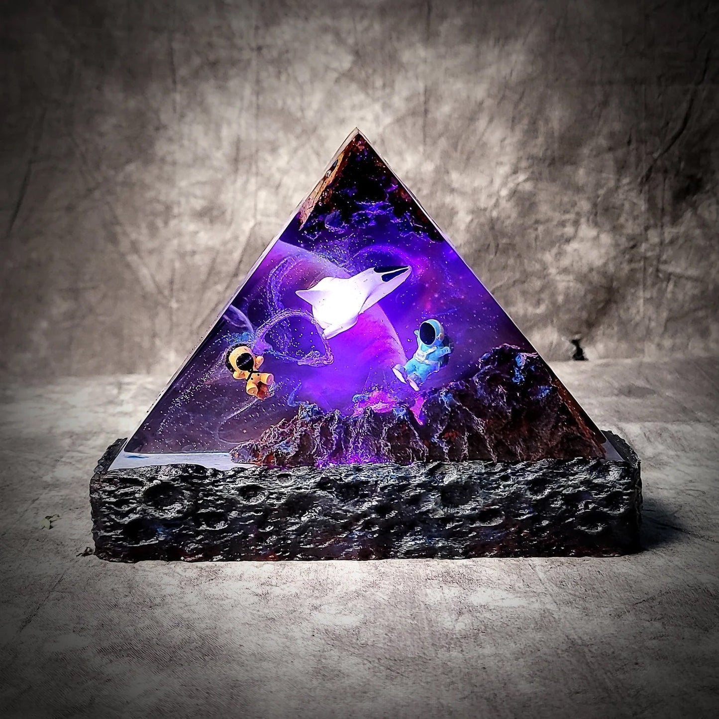 Astronauts Spaceship Kid Galaxy Epoxy Resin Lamp - ArtFIGU