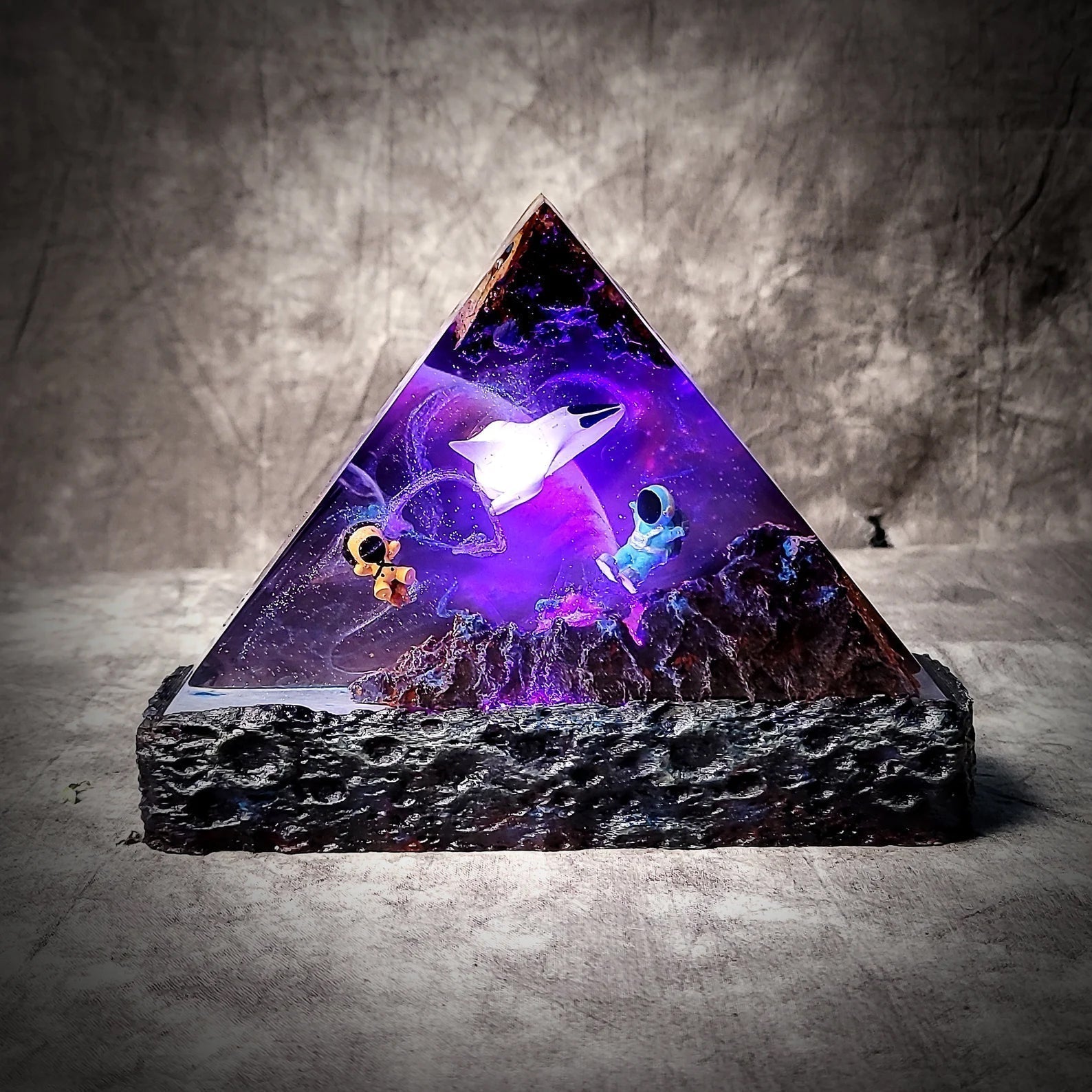 Astronauts Spaceship Kid Galaxy Epoxy Resin Lamp - ArtFIGU