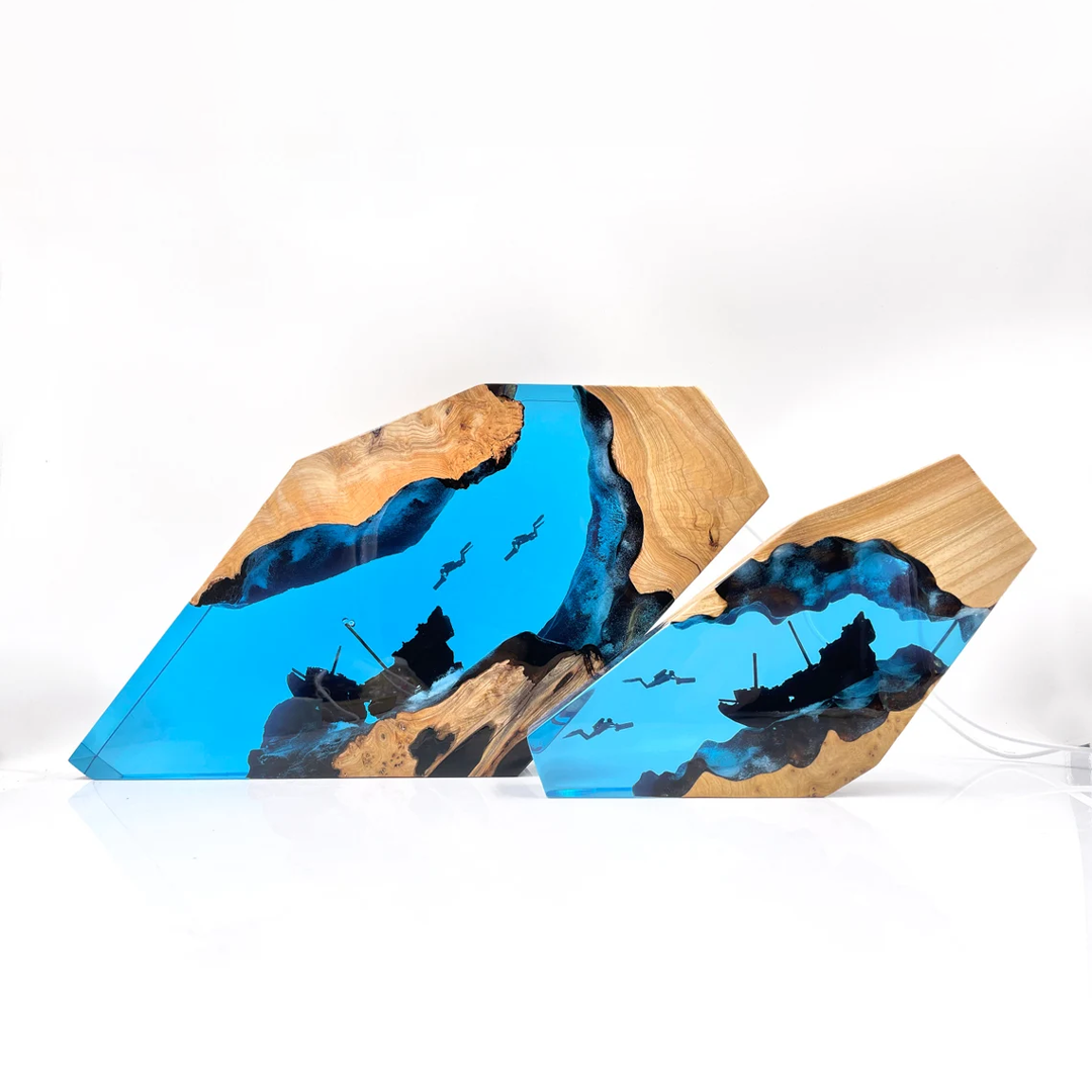 Great White Shark & Divers - High Quality Epoxy Resin Lamp - ArtFIGU