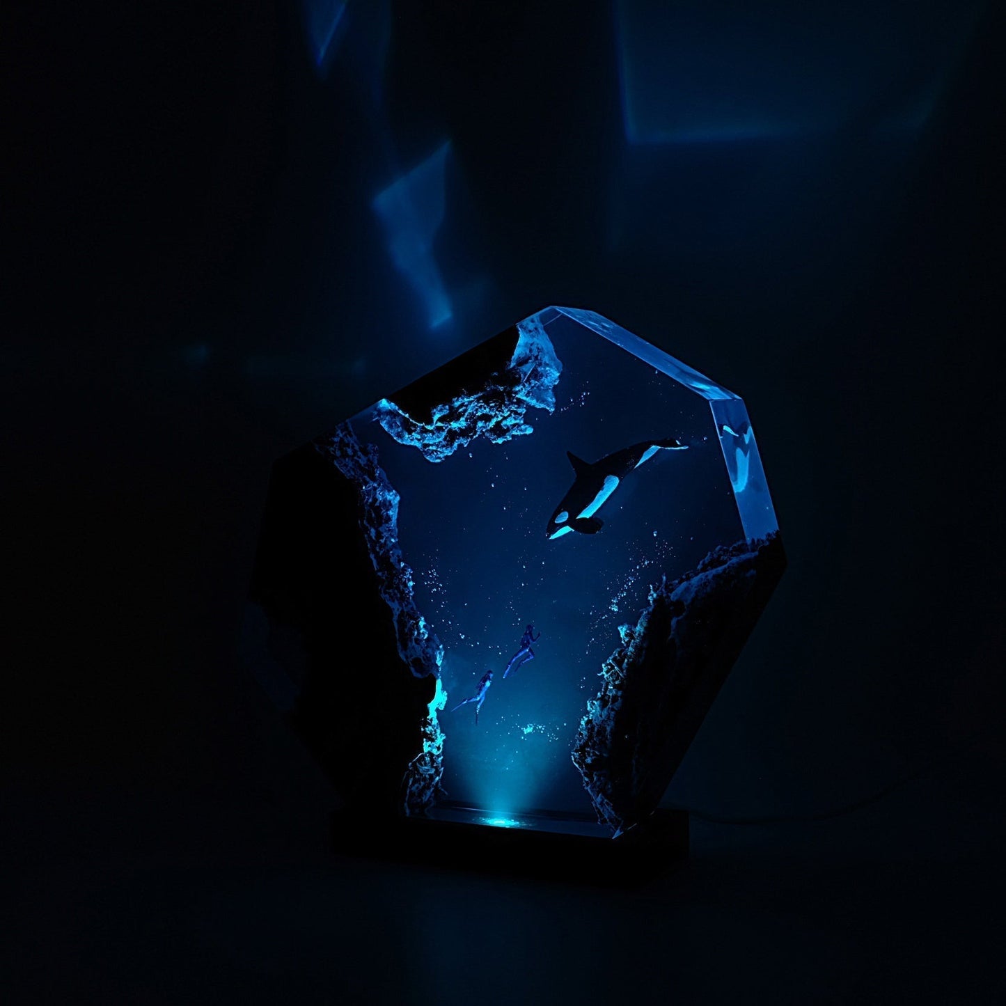 Orca & Divers - High Quality Epoxy Resin Lamp - ArtFIGU