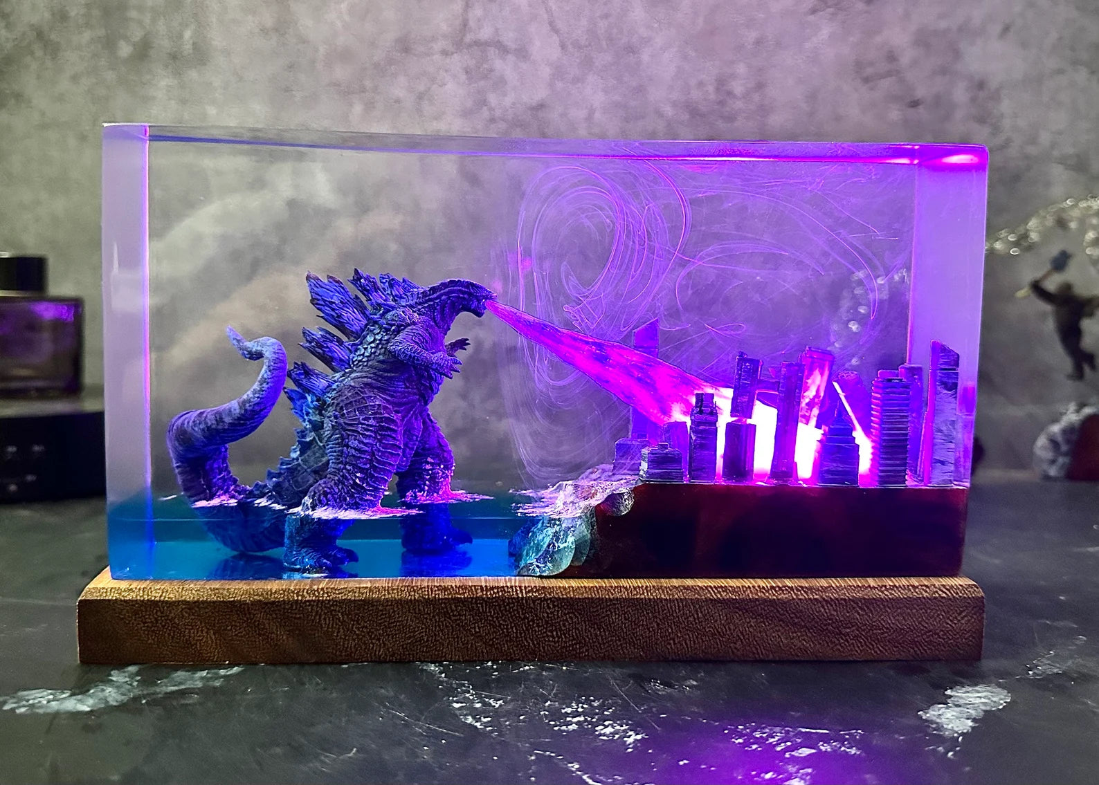 Xenomorph Alien Space Monster Epoxy Resin Lamp - ArtFIGU