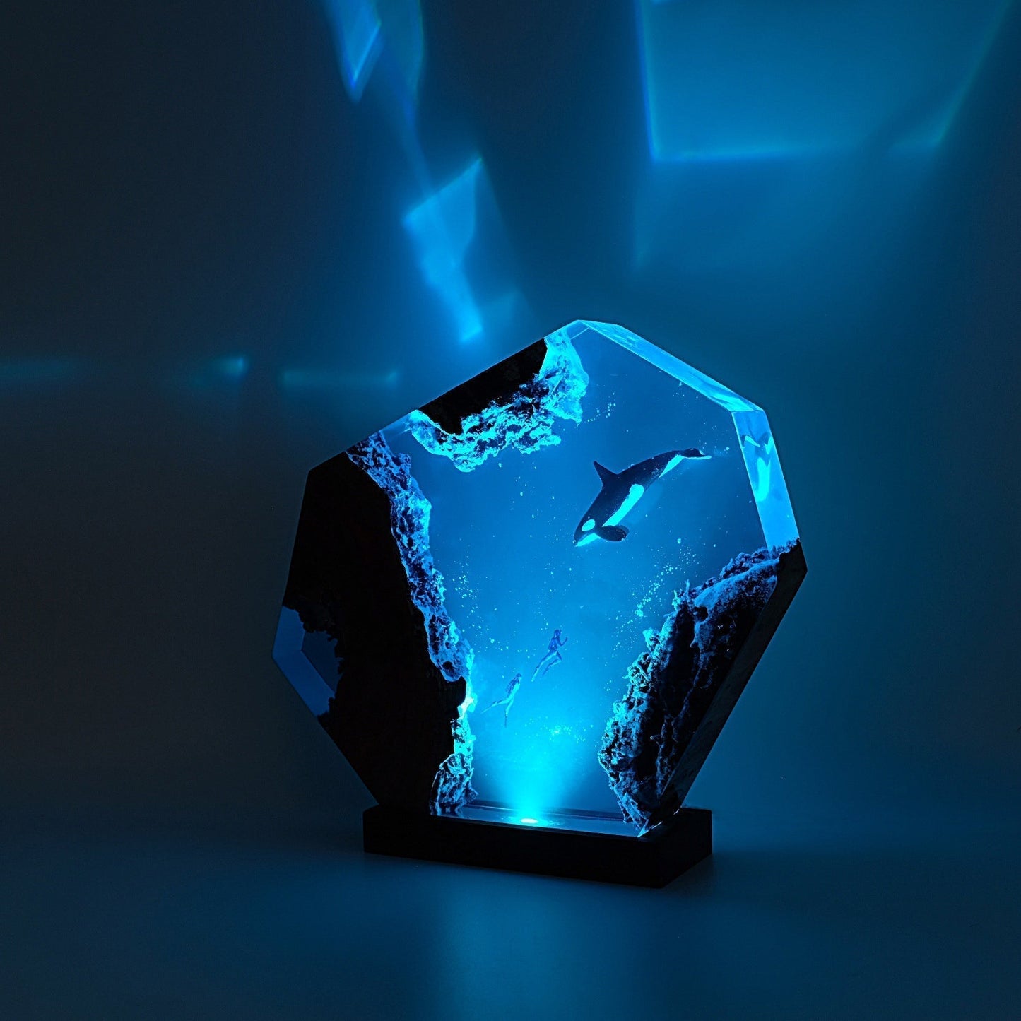 Orca & Divers - High Quality Epoxy Resin Lamp - ArtFIGU