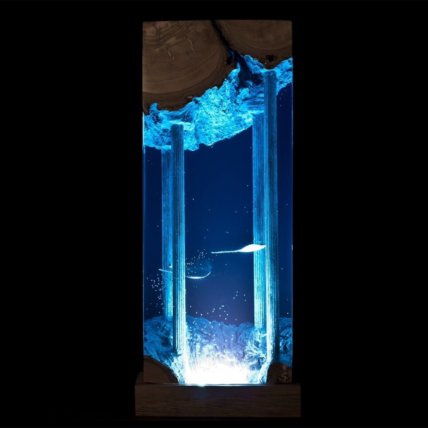 Whale Shark, Divers & Shipwreck - High Quality Epoxy Resin Lamp - ArtFIGU