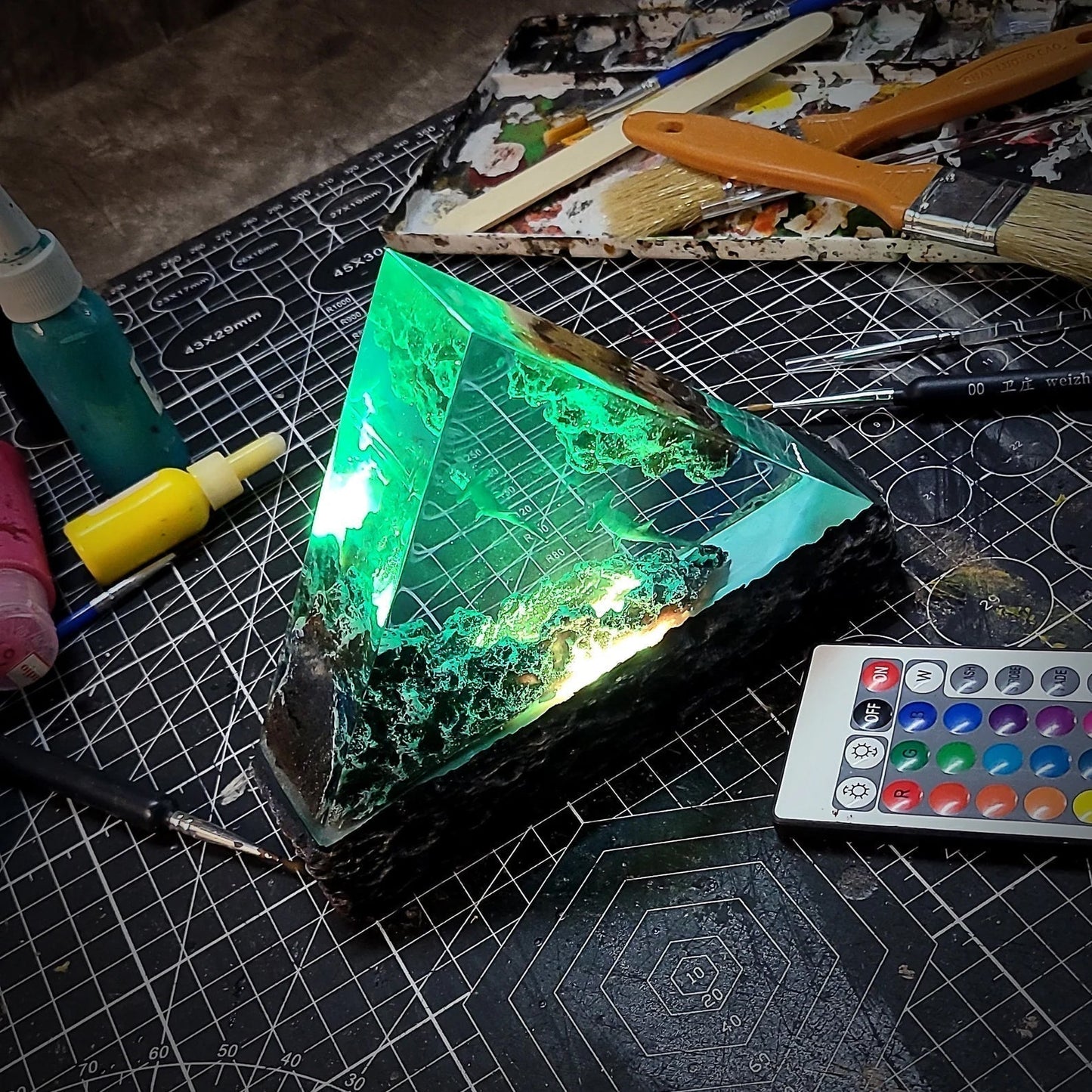 Hummer Sharks Undersea Ocean Diorama Epoxy Resin Lamp - ArtFIGU