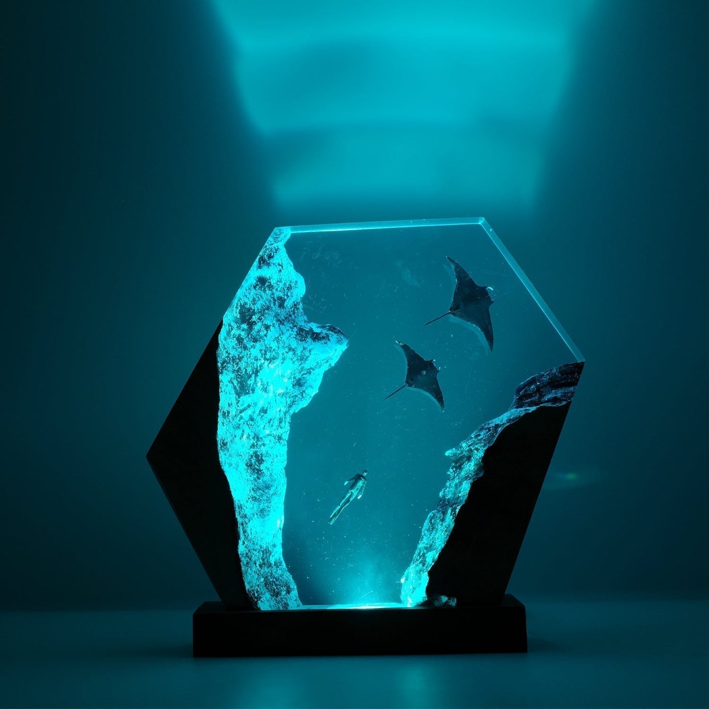 Manta Rays & Diver - High Quality Epoxy Resin Lamp - ArtFIGU
