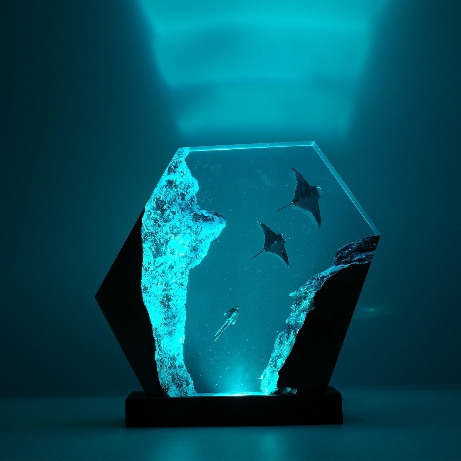 Manta Rays & Diver - High Quality Epoxy Resin Lamp - ArtFIGU